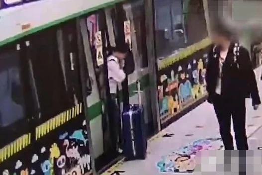 深圳地铁龙门吊倒塌事故发生的原因是什么(深圳地铁扒门)2