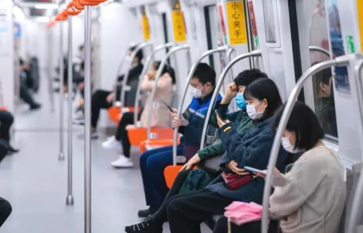 上海地铁内两女子互殴发生矛盾的主要原因是什么（上海地铁争执）3