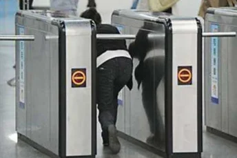 在北京地铁10号线逃票当时没几个人也没有jc但会不会被摄像头拍下来加入黑名单啊（武汉地铁摄像头会记录逃票）6