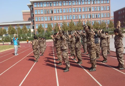 郑州城轨交通中等专业学校是军校吗（郑州轨道交通中等专业学校）