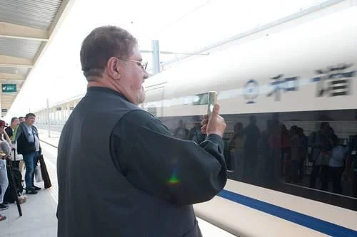 外国人坐中国的高铁是一种怎样的体验(老外坐高铁)5
