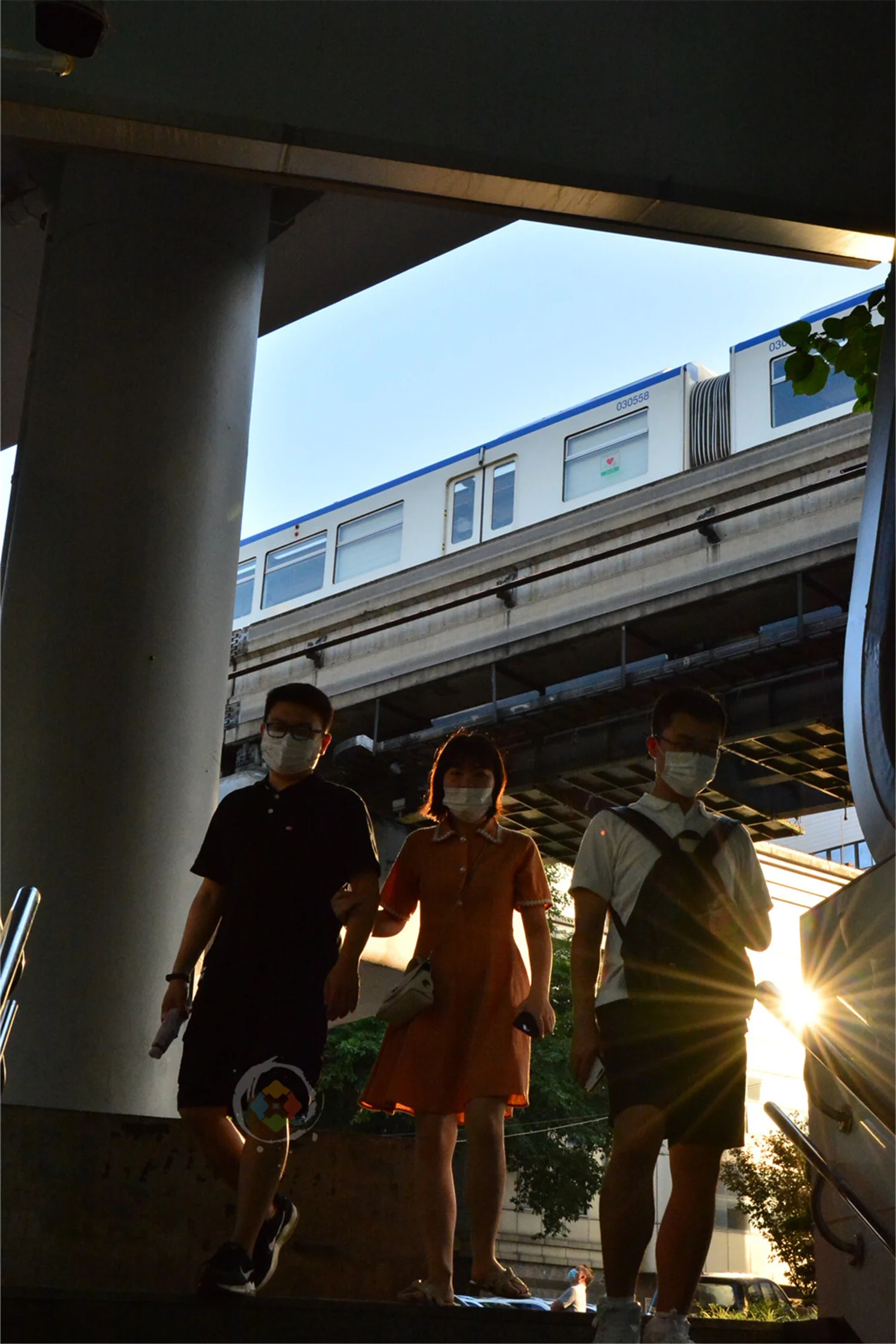 重庆轨道交通公司待遇怎样急！谢谢！（重庆轨道交通地铁吧）2