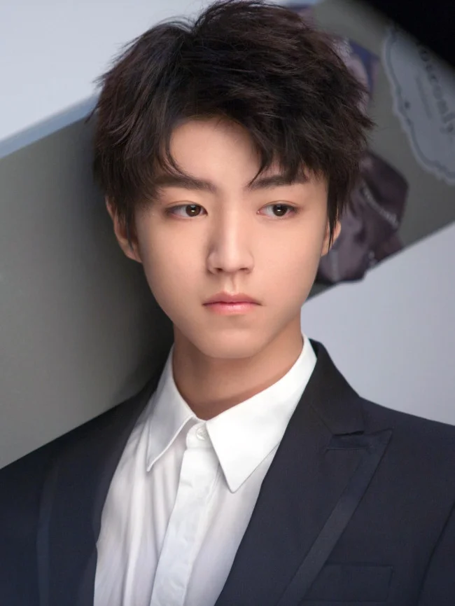 重庆地铁3号线爆炸王俊凯有没有事（王俊凯成都东站地铁）2