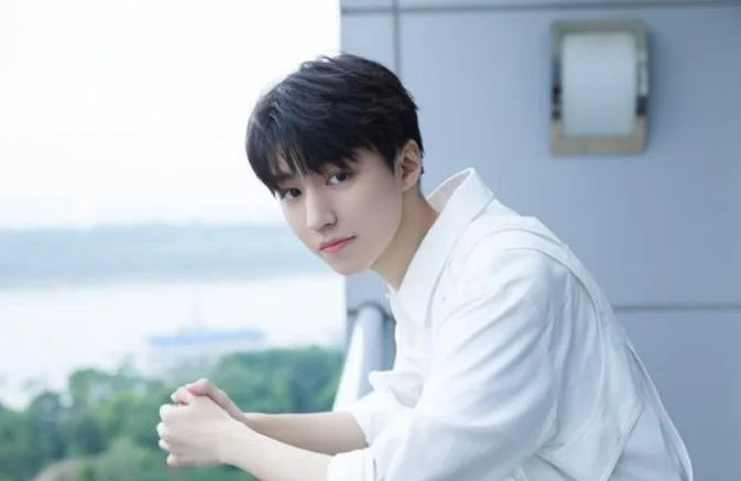 重庆地铁3号线爆炸王俊凯有没有事（王俊凯成都东站地铁）3