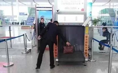 上海地铁客服电话（上海地铁一号线失物招领处电话）