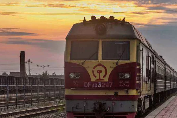 在铁路火车上可看到宋陵（宋代铁路火车）