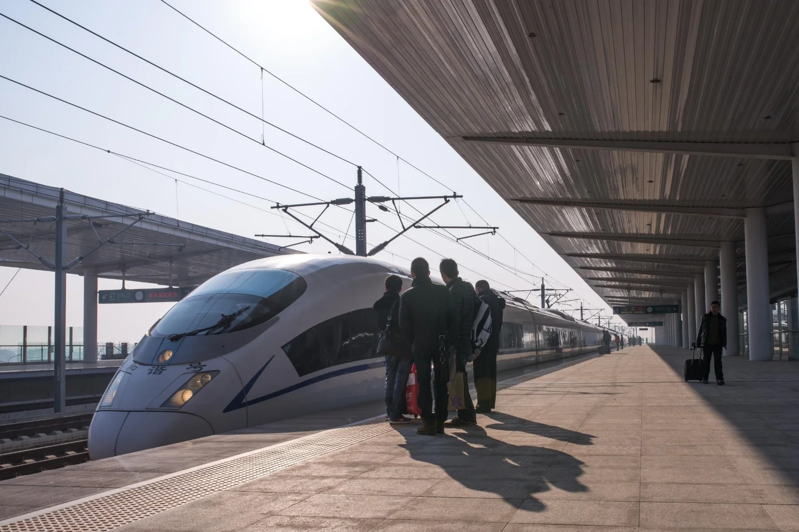 从深圳地铁11号线福田站到福田高铁站有多远走路还是要坐车应该从哪个出口出离高铁站近(福田地铁站是高铁站吗)