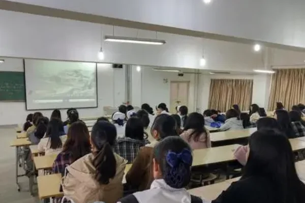 三联专修学院最近的地铁站是什么站（杭州东到三联专修学院地铁怎么走）