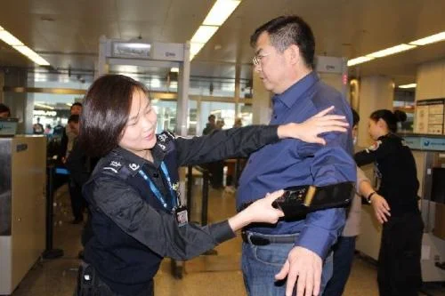 坐地铁孕妇可以拒绝安检吗(南京地铁安检孕妇)2