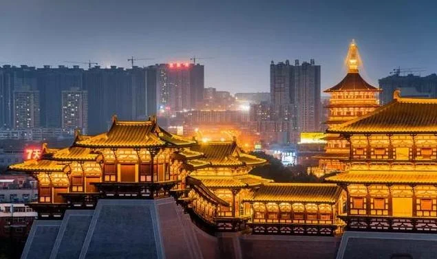 经过郑州（河南第二大铁路枢纽）2