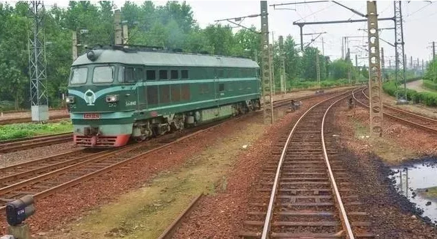 地铁轨道所用的材料是什么（轨道交通用不锈钢）