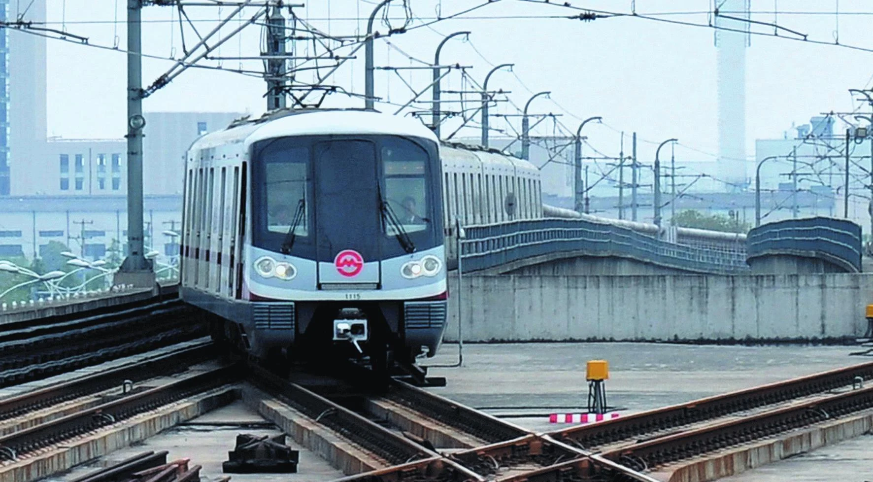 前段时间看到上海好多媒体在报道莘庄地铁上盖项目(上海地铁在空中)3