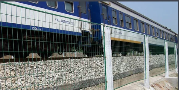 怎样合理的安装铁路护栏网（铁路围栏网）1