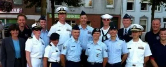 武汉地铁军运会站到洪山广场站有多少路程（美国人军运会坐武汉地铁视频）