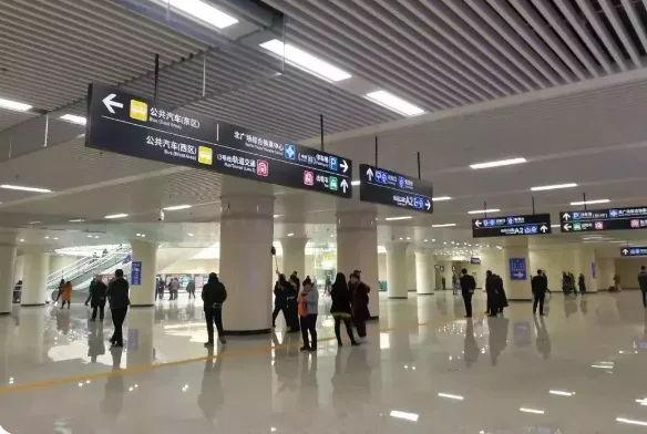 长春站有几个出站口（吉林省委地铁出口）2