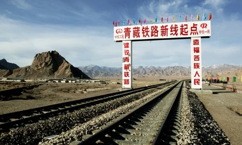 青藏铁路体现了什么民族精神(青藏铁路像什么)2