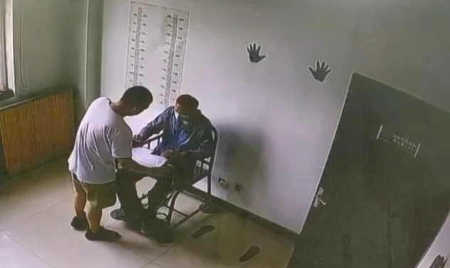 高铁霸座还辱骂乘警的男子被处罚了吗（骂铁路局）