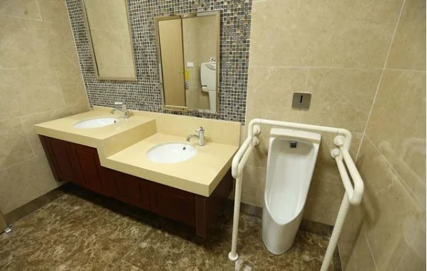 一部日本动漫故事大概是一个小男孩在地铁站醒过来然后可以变身火系的人形是什么(男童地铁站接)4