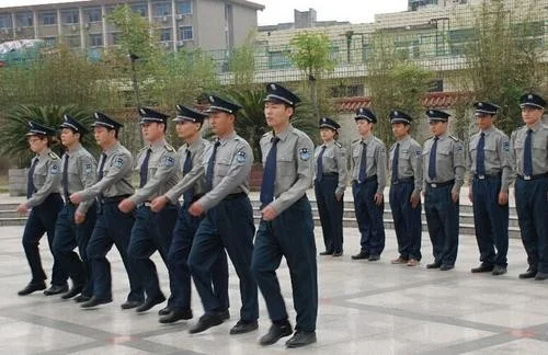 谁知道天津公安局公交总队招考的轨道交通安保员具体干嘛工作怎么个上班时间呀急求!(天津市公安地铁安保员报名入口)2