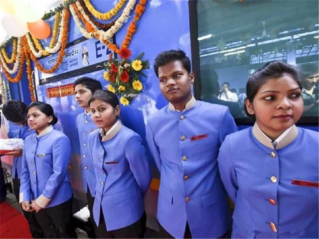 第一次乘坐中国“高铁”的印度人提出了什么要求（印度高铁列车）6