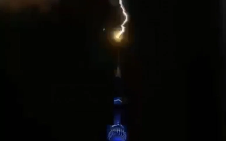 求一张完整无误上海地铁高清图😀（闪电击中上海地铁站）5