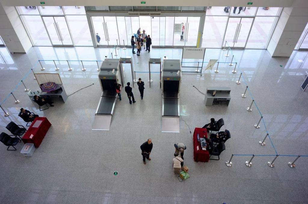 高铁上禁止携带什么（铁路禁限用）