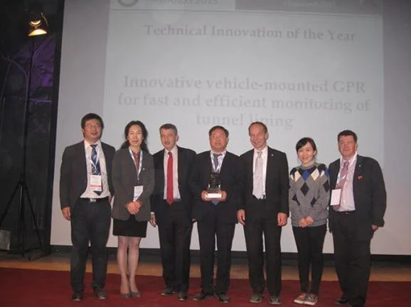 感动中国十大人物2005中青藏铁路工人的事迹和颁奖词（铁路局表彰）4