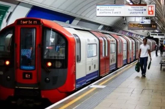 坐地铁怎么才能不会做错方向过了的站是什么颜色的下一站又是什么颜色的广州地铁（地铁站出错站）2