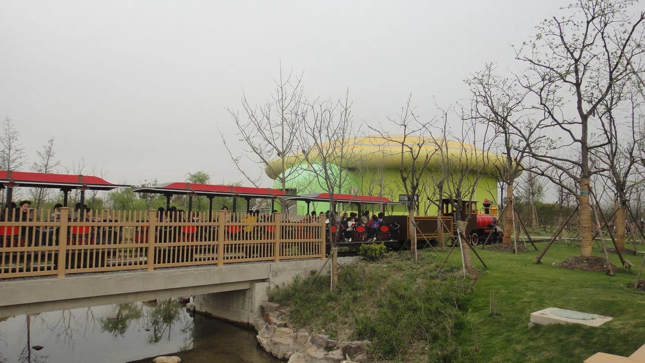 轨道交通7号线、顾村公园站（进顾村公园从地铁站那个出口）2