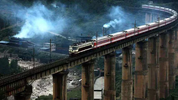 成昆铁路途径哪些站点（成昆铁路运行）2