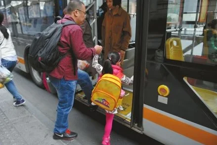 地铁里禁止携带什么样的刀具（南京地铁孩子多大）2