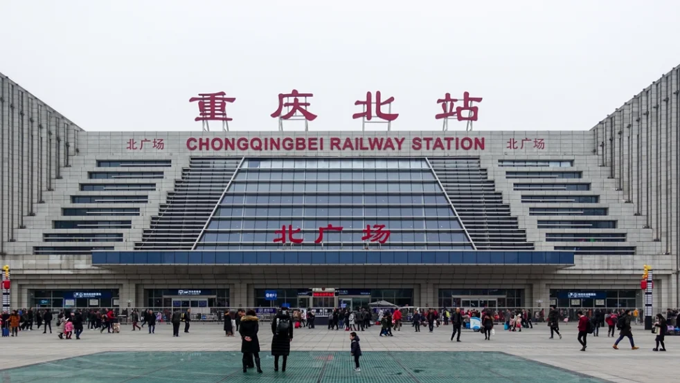 坐动车到重庆北站是在北广场还是南广场下车啊（重庆地铁是到蓓广场还是南广场）3