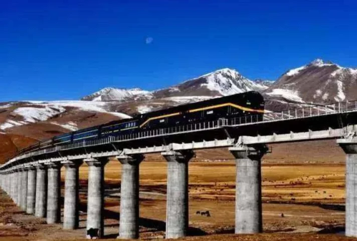 青藏铁路什么时候建成（青藏铁路全线通车时间）4