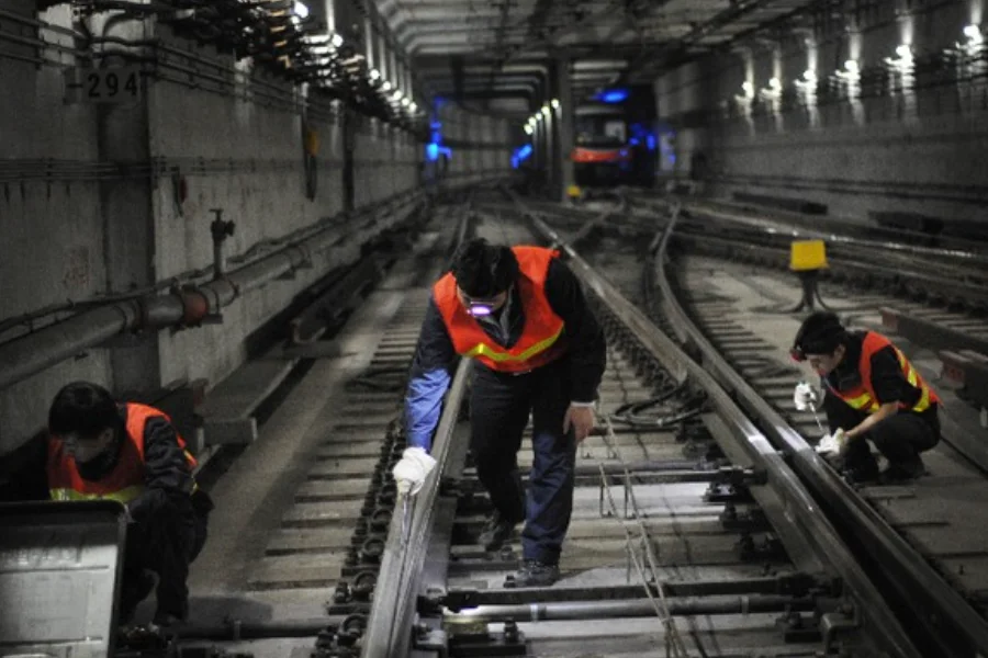 求一张完整无误上海地铁高清图😀（上海地铁随车检修人员图片）2