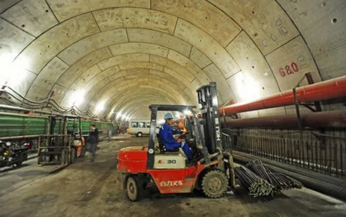 长江最宽隧道顺利横穿长江了吗(武汉地铁周少东)2