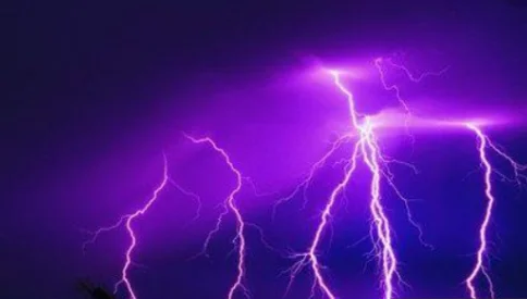 求一张完整无误上海地铁高清图😀（闪电击中上海地铁站）