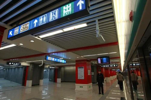 北京一号线地铁哪些站内有厕所（北京地铁站男厕）3