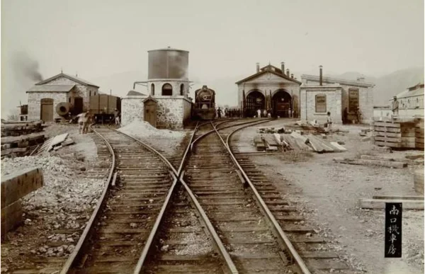 我国的第一条铁路是哪一年开始修建的（中国第一条铁路是谁修的）