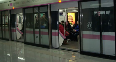 谁有2003年上海地铁四号线塌方的图片吗有急用谢谢各位哥哥姐姐．（上海地铁塌陷）2