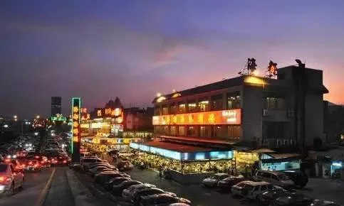 坐地铁怎么去深圳华强北美食街哪个出口比较近（深圳福永地铁站美食街）