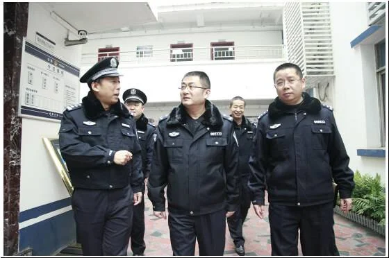 我想咨询一下成都公安局地铁分局领导是哪些包括局长副局长（成都地铁分局局长）