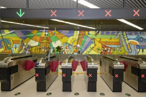 在深圳怎样坐地铁(深圳地铁怎么动的)2