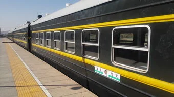 广州一女子地铁扔瓜子壳用英文怼乘客地铁公司是怎么处理的（关于轨道交通不文明乘车）