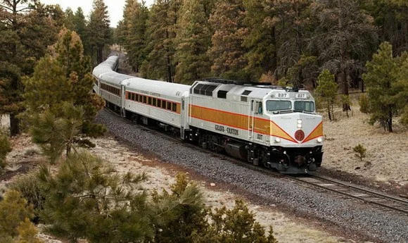 道路图片中`有人看守的铁路和为人看守的图怎么分辨(逆行的铁路人)2