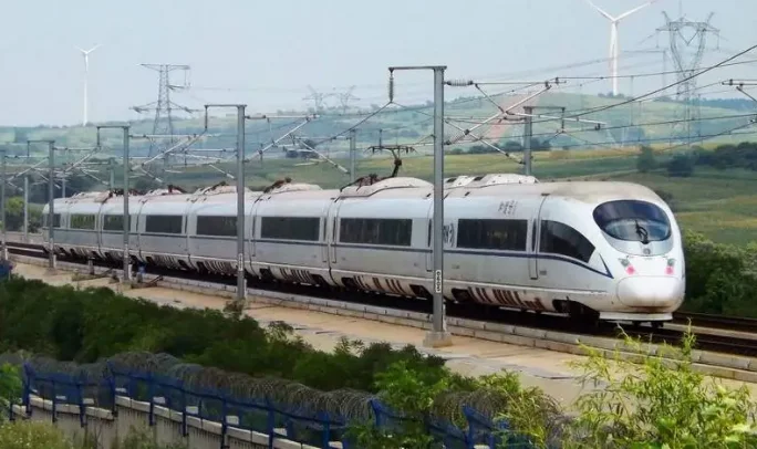 高铁时速是多少公里一小时（高铁最低时速）8