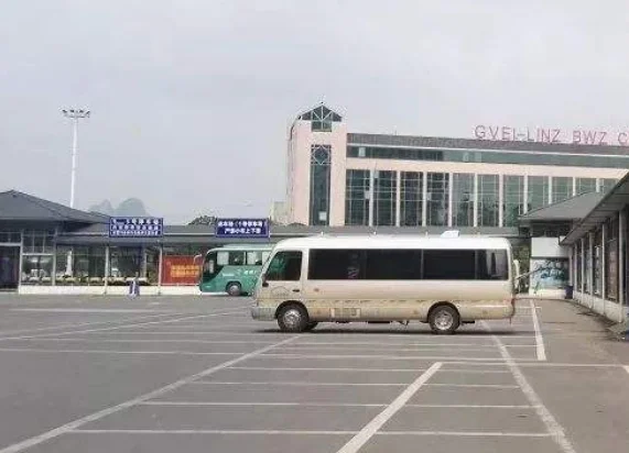 西安地铁二号线北苑是凤城几路（西安北苑地铁站旁停车场）4