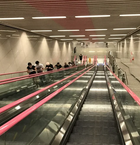 重庆地铁里面的路线中较场口是什么意思（重庆地铁出口是荒郊野岭）3