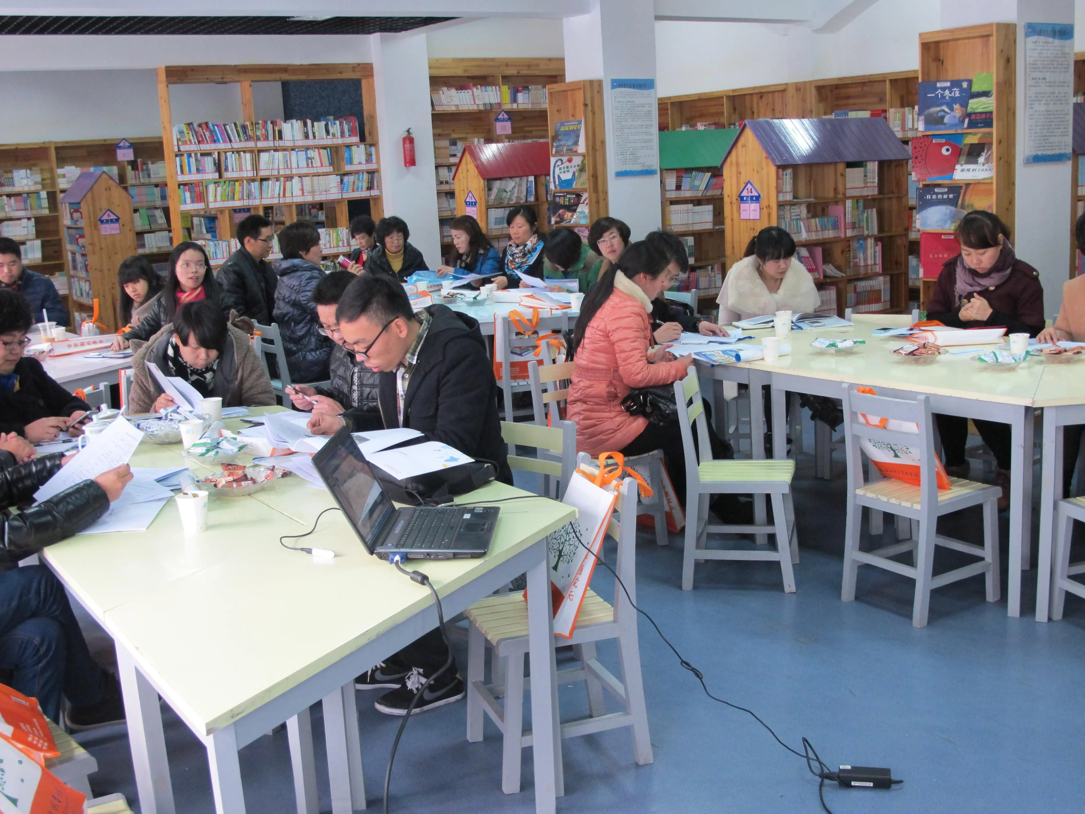 武汉地铁2号线怎样到武汉市少儿图书馆（武汉市少年儿童图书馆附近地铁站）