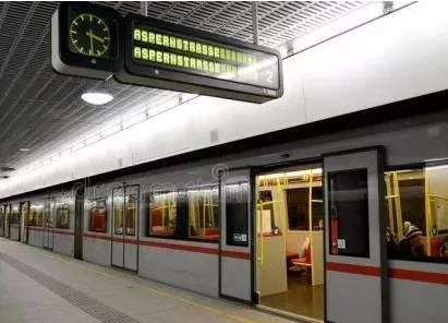 简述城市轨道交通车站的组成以及车站设计的原则包括哪些（两问分两段回答）（轨道交通换乘站交通流线）