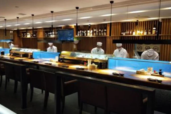 我想在上海浦东租个早餐车卖小吃就是地铁口和小区门口城管不管的那种哪位大神知道到哪去办（上海地铁自助早餐机）